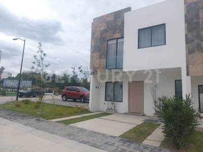 CASA EN VENTA, 2 recámaras con baño cada una, Lomas de Angelópolis, Puebla