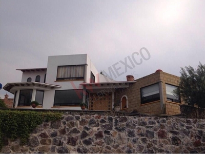 Casa en Venta en Colinas del Bosque II con amplio jardín