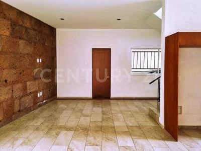 CASA EN VENTA EN MILENIO III QUERETARO