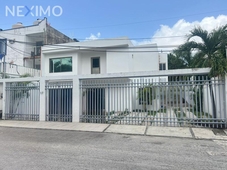 Renta de Casa Amplia con 4 Recamaras y Estudio para Oficinas , Supermanzana 44 , Quintana Roo