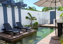 Doomos. CASA EN VENTA CON ALBERCA PROPIA DOBLE TERRENO PLAYA DEL CARMEN