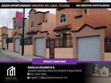 Doomos. Casa en venta en Tijuana Baja California con estacionamiento y zona privada a precio de remate RLR