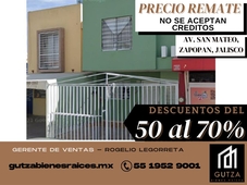 Doomos. Casa en venta en Zapopan, Jalisco dos pisos con estacionamiento a precio de remate RLR