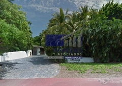 Doomos. Venta Residencia en Porto Ixtapa para Remodelar 4 recamaras R303