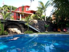 en venta, hermosa casa en condominio a unos minutos de plaza cuernavaca - 5 recámaras - 5 baños - 500 m2