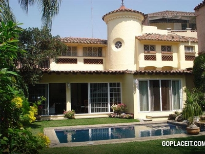 Casa en venta con uso de suelo comercial - Las Palmas, Cuernavaca, Las Palmas