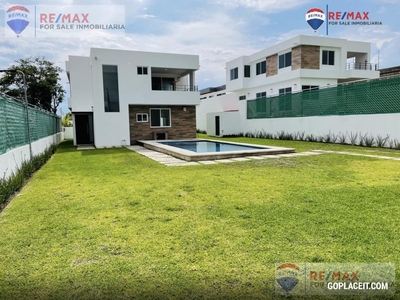 Venta de casa en Real de Oaxtepec, Yautepec, Morelos…Clave 4080, onamiento Real de Oaxtepec - 3 baños