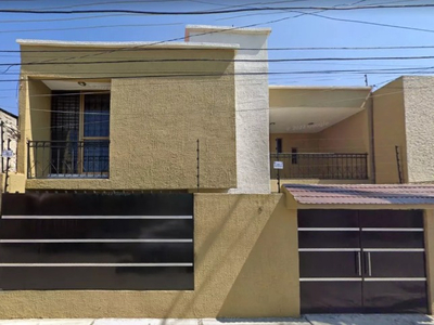 Casa A La Venta En Los Alcanfores, Querétaro, Increíble Remate Bancario
