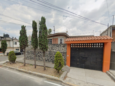 Casa Amplia En Tlalpan De Remate Bancario