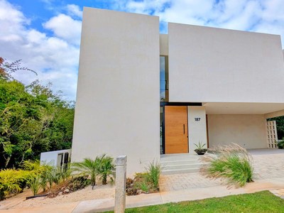 Casa Con Súper Diseño En Oasis, Yucatán Country Club