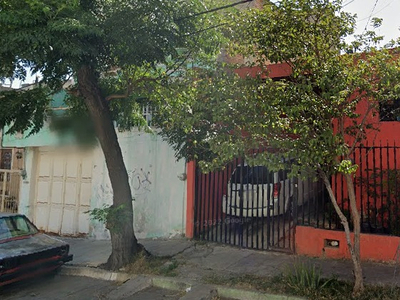Casa De Remate Bancario- Lomas De San Eugenio, Guadalajara, Jalisco.-jcbb