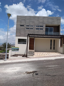 Casa En Querétaro 4 Recamaras 3.5 Baños Más 1 Terreno 144m2