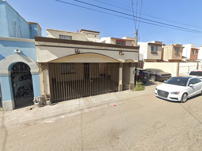 Casa En Remate Bancario En Residencial Gran Hacienda, Mexicali, Baja California, (65% Debajo De Su Valor Comercial, Solo Recursos Propios, Única Oportunidad). -ada