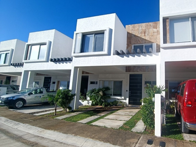 Casa En Renta Con 3 Habitaciones En Fracc La Joya Playa Del Carmen