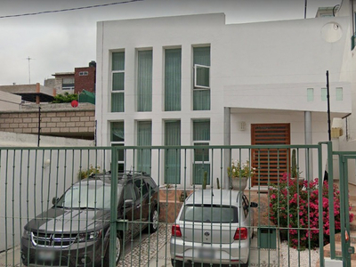 Casa En Venta En Colinas Del Cimatario, Santiago De Queretaro, A Precio De Remate Bancario