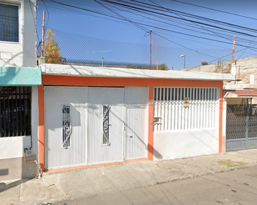 Casa En Venta En La Colonia Panamericano, Santiago De Queretaro, A Precio De Remate Hipotecario