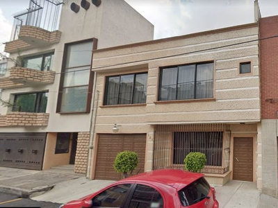 Casa En Venta En La Colonia Postal, Benito Juarez, A Precio De Remate Bancario