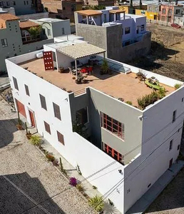 Casa Ventanas Rojas En Venta, Colonia San Rafael En San Migu