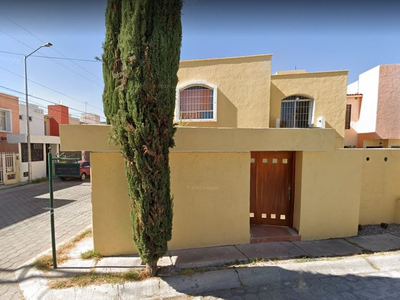 Enorme Casa En Venta En La Colonia La Joya, Santiago De Queretaro, En Remate Bancario