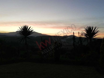 Huerta en Tenango del Valle con espectacular vista al Nevado de Toluca y mas de 200 arboles frutales.