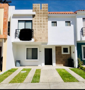 Moderna Casa En Fraccionamiento Altavista Residencial Zapopan