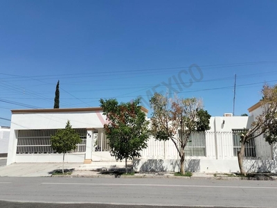 Renta casa de un piso en colonia Estrella, Torreón, Coahuila