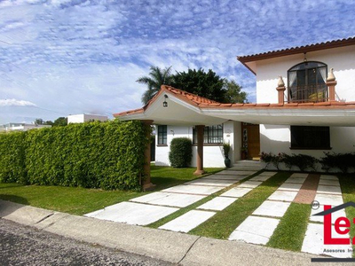 Se Renta Bonita Casa Amueblada Junto Al Campo De Golf En Lomas De Cocoyoc