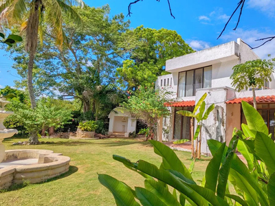 Venta De Increíble Casa En Club De Golf La Ceiba, La Lado Del Club