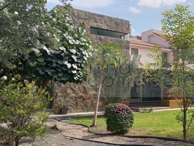 Casa en venta en Balvanera country club con amplio jardín con arboles frutales