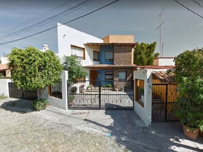 Casa en venta buena ubicacion en Jurica Queretaro