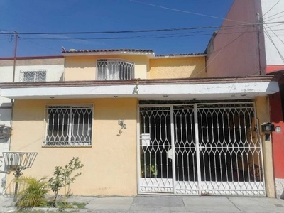 Casa en venta en Candiles Corregidora Queretaro, 3 Recamaras, cochera techada