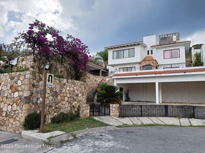 Casa en Venta en Ixtapan de la sal,Real del Monte.ZG 22-5624