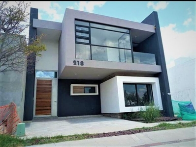 Moderna y lujosa casa en venta en El Mayorazgo Residencial