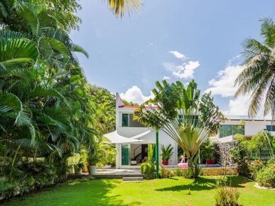 Playacar casa en venta de 4 habitaciones con piscina privada y jardín tropical