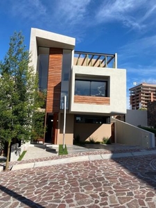 Residencia Luxury en Zibatá, 4 Recamaras, 5 Baños, Pasillo Lateral, Roof Garden