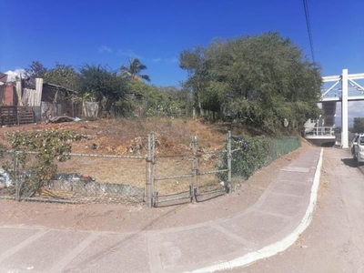 Terreno en Venta en En esquina, con frente a Autopista Colima-Manzanillo; a 1/2 cuadra de la Corona