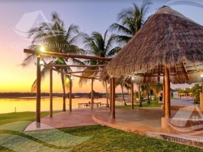 Último Terreno en venta en Lagos del Sol Cancun Colindando con Lago Principal ALRZ4449