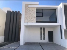 casa a estrenar con cuarto de tv. lomas de juriquilla, venta