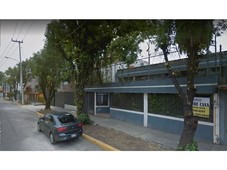 Doomos. CASA EN REMATE BANCARIO EN CIUDAD SATELITE NAUCALPAN EDOMEX