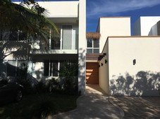 4 o mas recamaras en venta en lagos del sol cancún