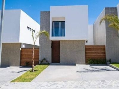 CASA EN VENTA EN SAN ISIDRO JURIQUILLA