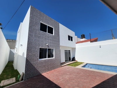 En Venta Casa A Estrenarse En Col. Tepeyac Con Escrituras, Amplio Jardin Y Alberca