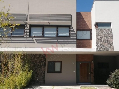 Renta de Casa en Querétaro. Altozano Residencial. Condominio con Vigilancia 24/7
