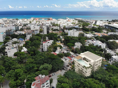 En Venta Con Parque Natural En Frente A Dos Cuadras De La 5a Avenida En Playa Del Carmen (1303)