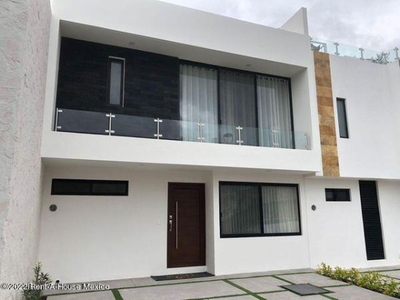 Casa en Venta 3 recamaras 3 baños San Isidro Juriquilla Querétaro