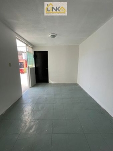 CASA EN VENTA DE 3 RECAMARAS, LOMA BONITA MORELIA (POR POLIFORUM), $798,000