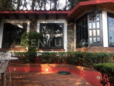 Casa estilo cabaña colonial a media cuadra de Av Toluca y Cda de los Cedros