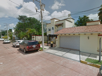 Casa Con Alberca En Cayo Centro Cancún Quintana Roo*** Hre
