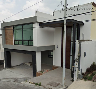 Casa En C. Juan Bautista De La Salle, Col. Cumbres, Monterrey, N.l. (jr10)