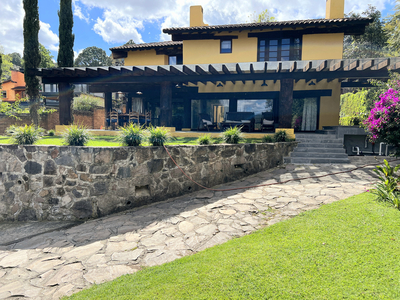 Casa En Venta En Avándaro Con Excelente Ubicación